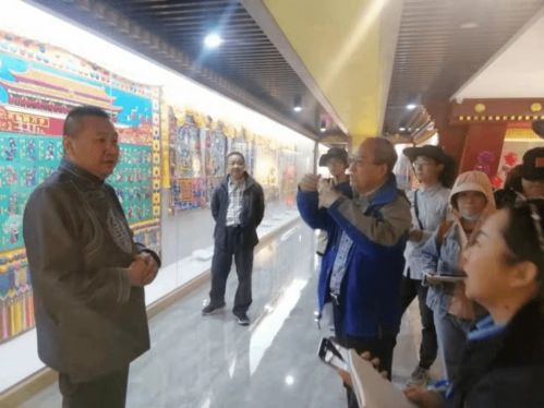 中国地质大学田明中教授一行专家团对阿拉善沙漠世界地质公园腾格里园区中期评估准备工作进行指导